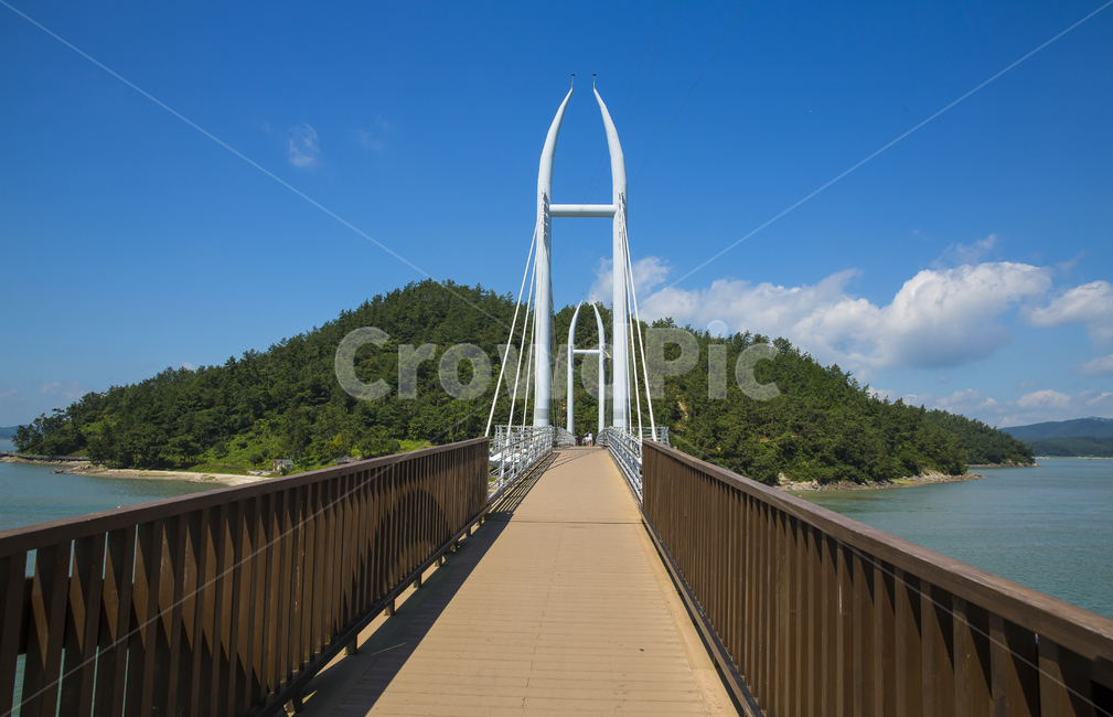 풍경,다리,출렁다리,흔들다리,현수교,가우도,선착장,하늘,구름,흰구름,바다,건축,bridge,sky,see,관광,강진