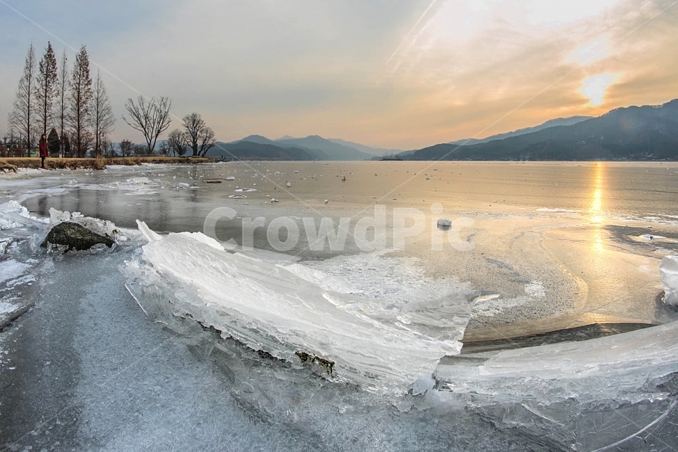 두물머리,얼음,나무,호수,일출,겨울,계절,winter,season,자연,풍경,nature,landscape,한국자연풍경,한국자연경관,korea nature landscape,outdoors,옥외,mountain,산,ice