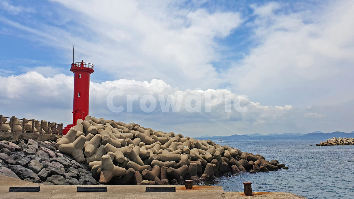 제주도,우도,천진항,등대,빨강,방파제,테트라포드,풍경,여름,하늘,구름,jejuisland,udo,chunjinport,lighthouse,red,breakwater,tetrapod,landscape,summer,sky,cloud