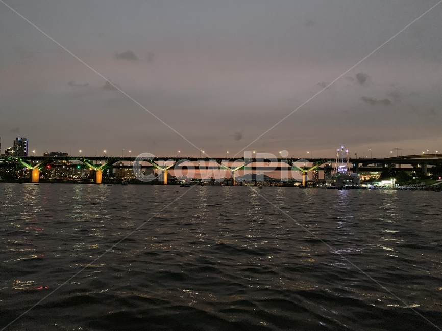 building,건물,river,강,한강,waterfront,워터프론트,water,물,pier,bridge,다리