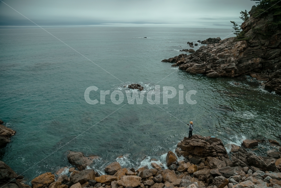 동해바다,바다풍경,감성사진,바다낚시,한국,동해,여행,아침바다,자연,풍경,nature,landscape,한국자연풍경,한국자연경관,korea nature landscape,사람,인물,인간,human,person,스포츠,레저,운동,sports,leisure,exercise,promontory,곶,rubble,파편
