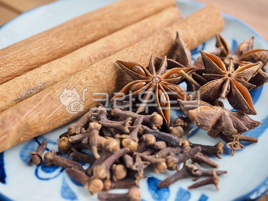 스타아니스홀,향신료,팔각,팔각향,별모양,아니스,인도음식,향기,음식,유기농,요리,요리재료,갈색,중국음식,아시아음식,건조식품,식물,향료,staranisehall,spice,octagon,octagonal,starshape,anise,indianfood,scent,food,organic,cooking,cookingingredients,brown,chinesefood,asianfood,dryfood,plant,spices,정향,계피,시나몬