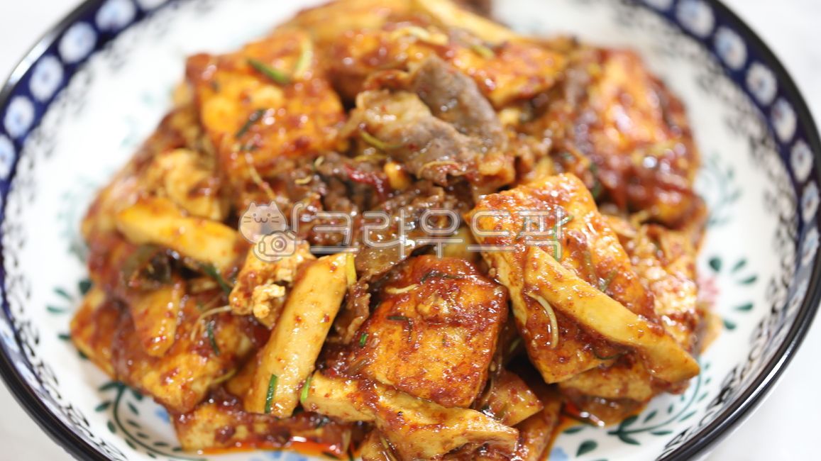 소고기,차돌박이,소고기두부조림,두부,버섯,참깨,plant,식물,야채,새싹,sprout,dish,요리,food,음식,meal,식사,한국음식,고춧가루,달래장,cook,koreanfood,양념,달래,redpepperpowder,seasoning,ingredient,접시,sesameseeds,식재료,plate,샐러드볼,육류,동물,meat,saledball,beancurd,조림,boiled,음식,식재료,요리,food,cook,meal,dishes,food reserves