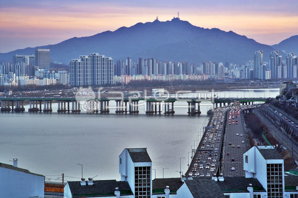 Han River Bridge,Oksudong,Han River scenery,Gangbyeonbukro,cityscape,apartment,Han River