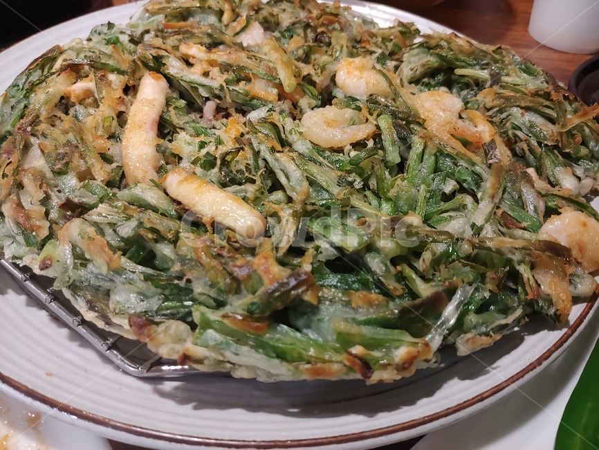 부침개,파전,해물파전,바삭한,부추전,해물,오징어,새우,부추,바삭바삭,바삭,튀김,전,튀김류,식당