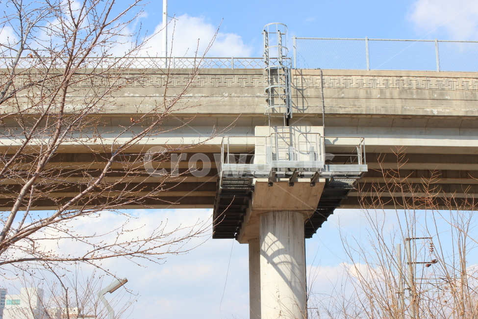 다리,나무,도로,꽃,하늘,road,tree,건축물,건물외관,exterior,building,structure,architecture,construction