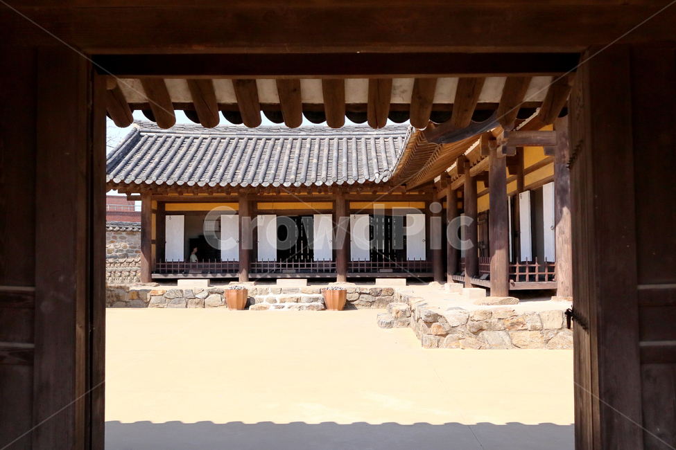 전통가옥,기와집,마당,한옥,한국적인,한국전통,한국문화,korean traditional,korean culture,건축물,건물외관,exterior,building,structure,architecture,construction