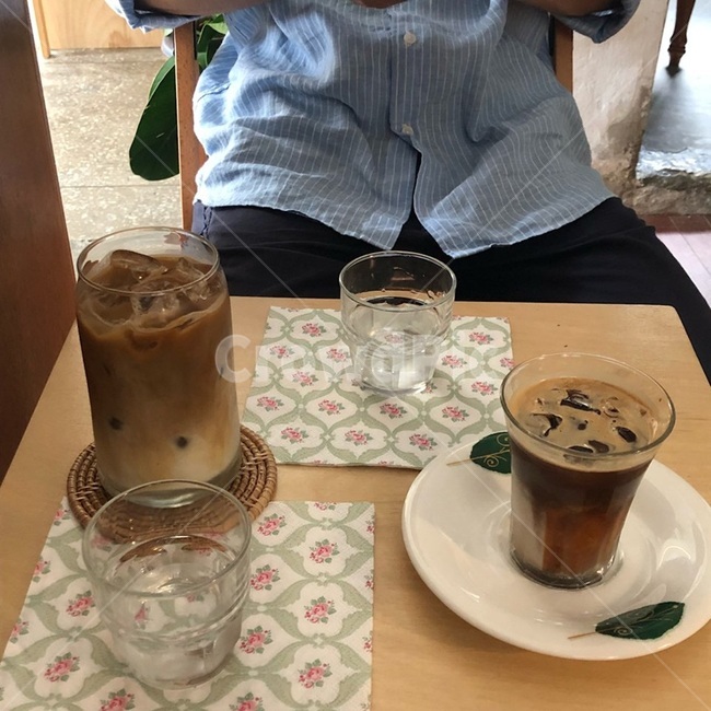 남자,사람,패션,카페,커피,감성,아메리카노,라떼,아이스라떼