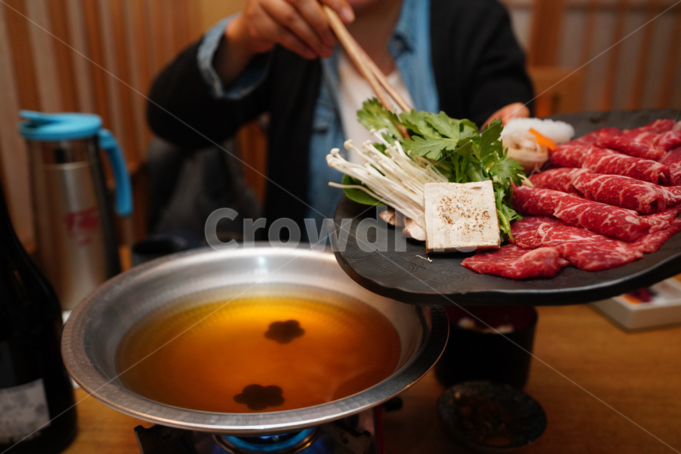 한우,고기,음식,술안주,샤브샤브,소,육식,색감,레드,빨강,식사,먹거리,먹방,접시,젓가락,음식,식재료,요리,food,cook,meal,dishes,food reserves,육류,고기,meat