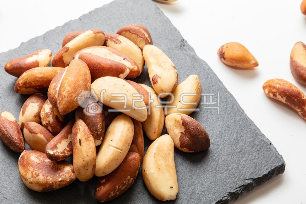 seed,kernel,seeds,nut,food,grains,brazil nuts,nuts,grain,heap,brazilnut
