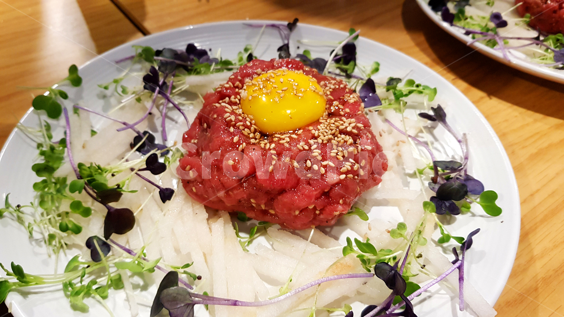 육회,술안주,food,양념,소고기,계란,회,한국음식,koreanfood,beef,날것,날것의,요리,dish,식사,안주,meal,음식,맛있는,먹음직스러운