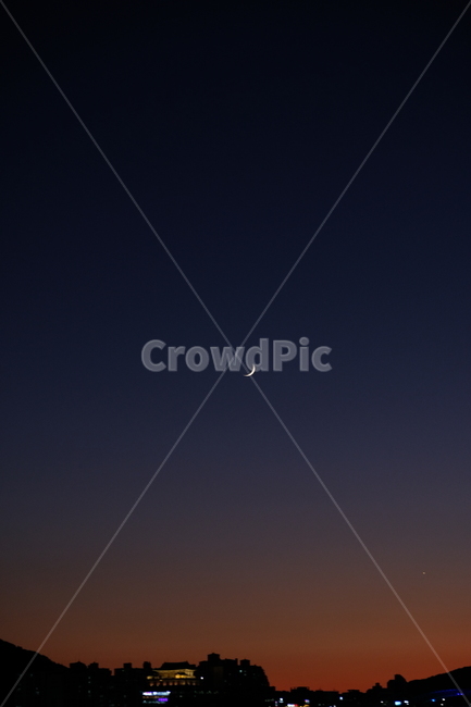 달,야경,밤하늘,색감,감성,밤,하늘,sky,nature,자연,outdoors,옥외,night,배경,sunset,야경,밤,풍경,nightscape,night,landscape