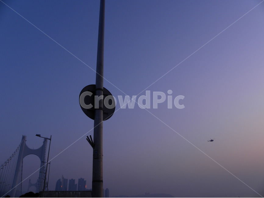 광안대교,헬기,표지판,새벽녘,새벽,bridge,helicopter,sign,notice,dawn,daybreak,도시,풍경,city,landscape,한국도시풍경,한국도시경관,korea cityscape,건축물,건물외관,exterior,building,structure,architecture,construction