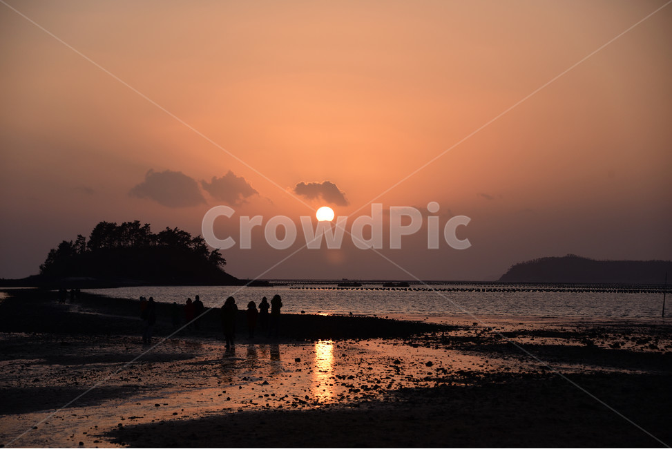 해넘이,일몰,석양,해남,바닷가일몰,자연,풍경,nature,landscape,한국자연풍경,한국자연경관,korea nature landscape,sunlight,햇빛,outdoors,옥외,dusk,황혼,dawn,새벽,sunset,red sky,붉은 하늘,sky,하늘,human,인간,person,사람