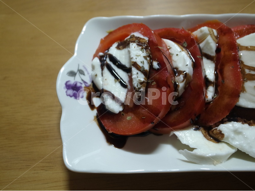 토마토,카프레제,생모짜렐라,발사믹글레이즈,에피타이저,토마토요리,전채요리,발사믹소스,모짜렐라,모짜렐라치즈,바질,차가운요리,핑거푸드,caprese,salad,샐러드,tomato,음식,음식사진,누끼,음식누끼,음식,식재료,요리,food,cook,meal,dishes,food reserves