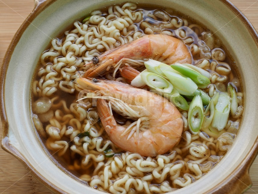 라면,새우라면,새우,한국음식,식품,한식,한국문화,한국,배경,음식문화,웰빙,문화,아시아,아시아음식,전통,음식,요리,면요리,국물,파,음식,식재료,요리,food,cook,meal,dishes,food reserves,면류,면요리,noodles