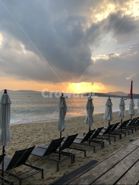 여행,바다,비치체어,선셋,일출,휴양지,힐링,새벽바다,바다풍경,풍경,조용한,고요한,분위기좋은,조용한곳,뭉게구름,금빛해변,여행,휴가,traveling,vacation,trip