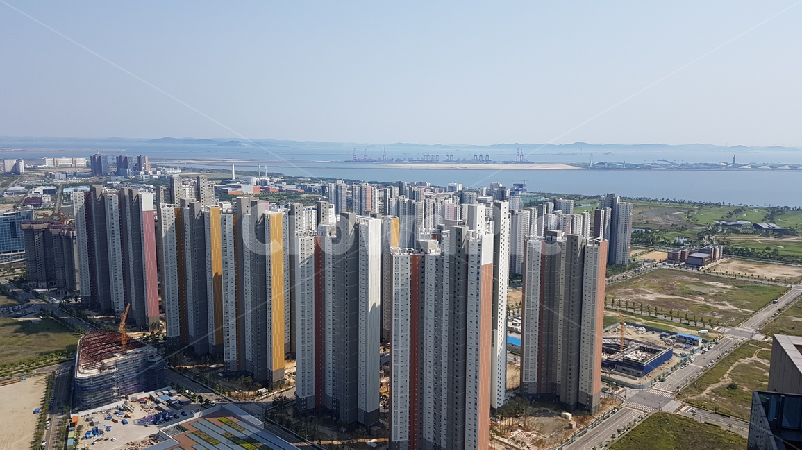 건물,고층,아파트,마천루,신도시,도시,송도,인천,개발,건축,공사,수평선,도심,중심가,주거,residential,city,skyscraper,incheon,songdo,flat,highrise,architecture,structure,construction,development,newtown,horizontalline,조감도,view,birdseyeview,aerialview,드론,drone,도시,풍경,city,landscape,한국도시풍경,한국도시경관,korea cityscape,건축물,건물외관,exterior,building,structure,architecture,construction,시티,urban,어반,town,high rise,고층 건물