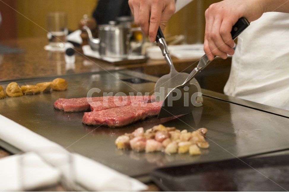 철판,요리사,와규,스테이크,셰프,일본,철판구이,소고기,돼지고기,요리,사람,인물,인간,human,person,신체일부,몸,body,음식,식재료,요리,food,cook,meal,dishes,food reserves,육류,고기,meat,양식,서양음식,서양요리,western food,western dishes,western meal,western cook
