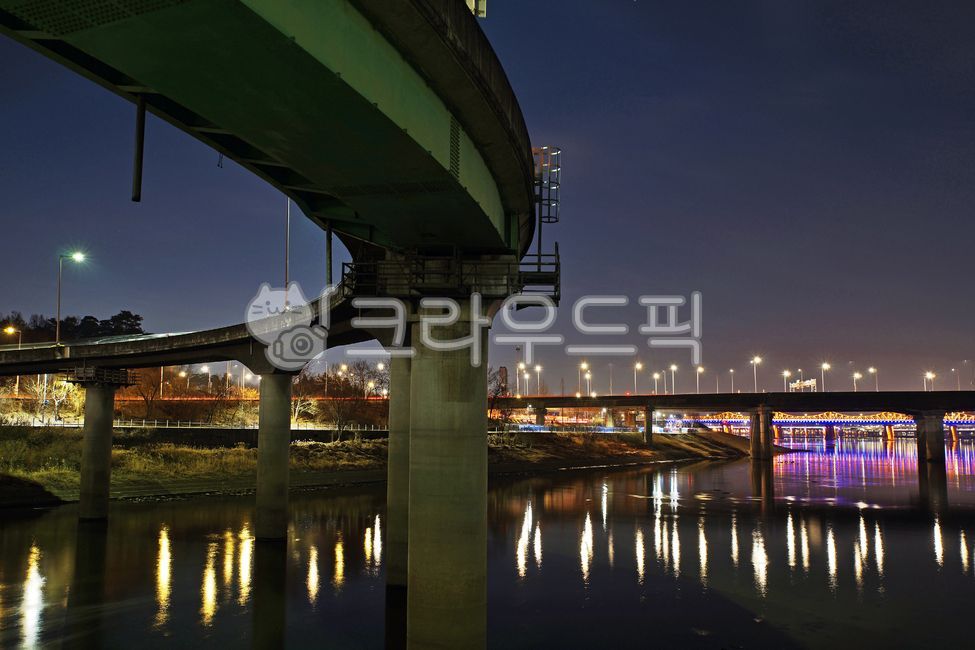 Han River Bridge,reflection,light,Gangbyeonbukro,Han River night view,Han River