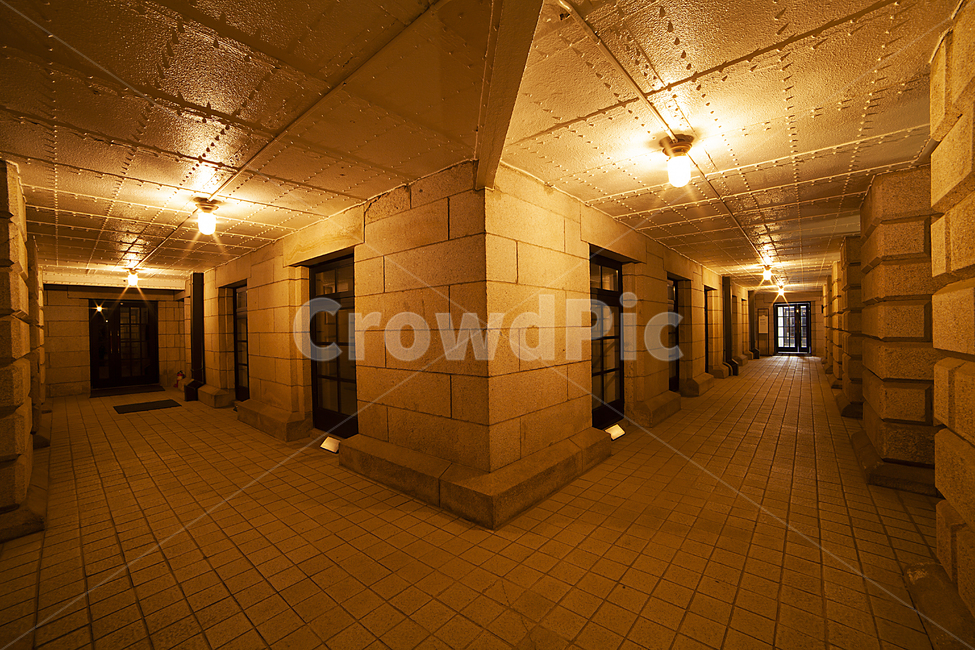 서울야경,서울풍경,덕수궁,한국전통,한국,korea,韓國,전통,traditional,伝統,deoksugung,德壽宮,한옥,韓屋,풍경,landscape,風景,건축물,건물외관,exterior,building,structure,architecture,construction,한국문화,koreantraditional,koreanculture,고급스러운,무거운,느낌,야경,밤,nightscape,night,랜드마크,landmark,touristattraction,기와,야경,밤,풍경,nightscape,night,landscape,건축물,건물외관,exterior,building,structure,architecture,construction,flooring,바닥,floor,corridor,복도