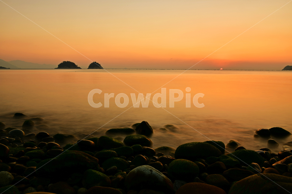 nature,자연,outdoors,옥외,sky,하늘,redsky,붉은하늘,dawn,새벽,sunlight,햇빛,전남,여수,무슬목,해변,몽돌,아침,여명,일출,해돋이,자연,풍경,nature,landscape