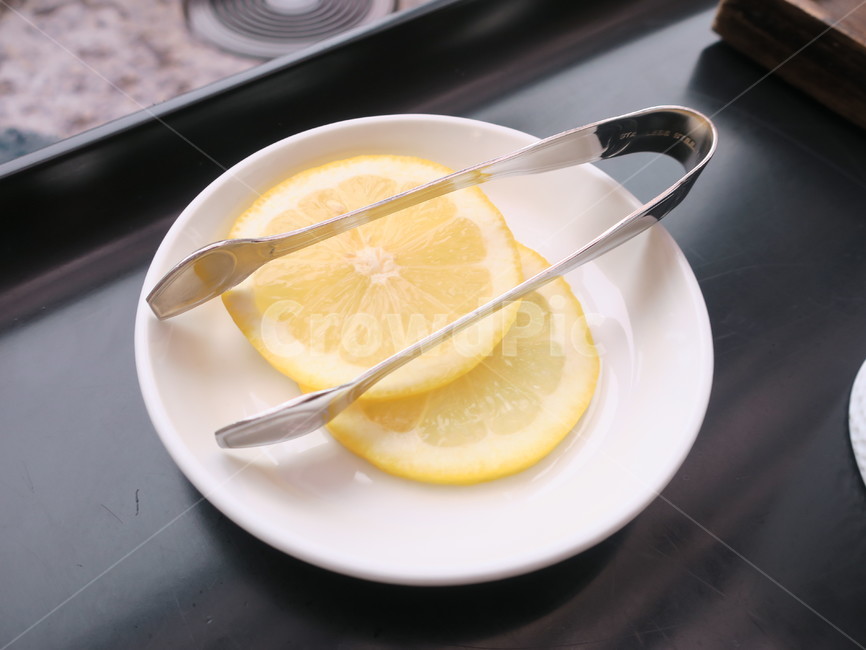 레몬,집게,레몬조각,슬라이스레몬,음식,과일,신맛,새콤