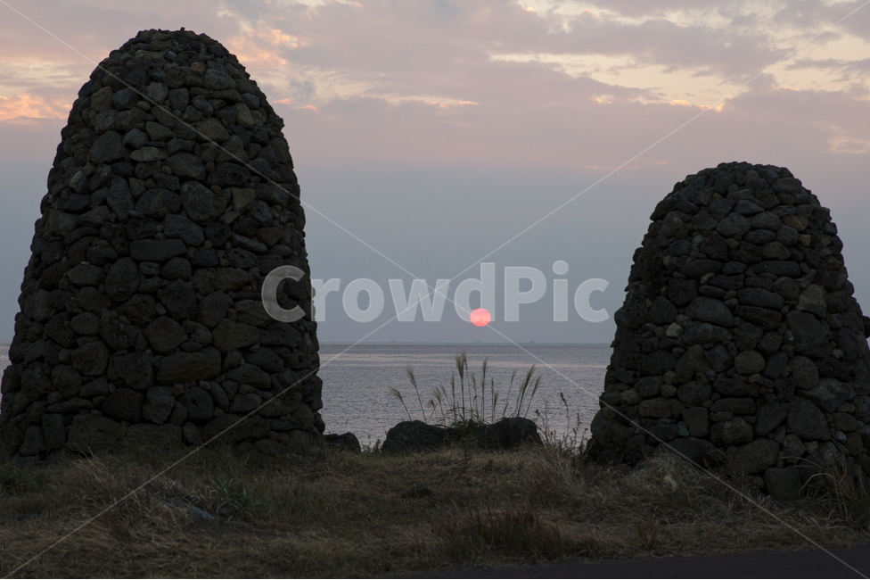제주,제주일몰,일몰,제주바다,돌담일몰,자연,풍경,nature,landscape,한국자연풍경,한국자연경관,korea nature landscape,제주도,jeju,jeju island,building,건물,bunker,벙커