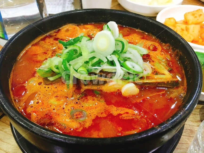 뼈해장국,해장국,감자탕,뚝배기해장국,뚝배기감자탕