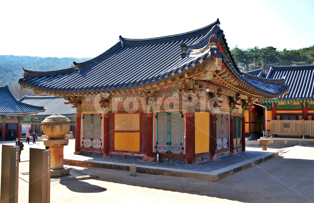 봉발탑,용화전,통도사,유형문화재제204호,조선시대,미륵불좌상,미래불,고건축,유네스코세계문화유산,법보사찰,삼보사찰,용화회상,한국전통,한국문화,korean traditional,korean culture,건축물,건물외관,exterior,building,structure,architecture,construction