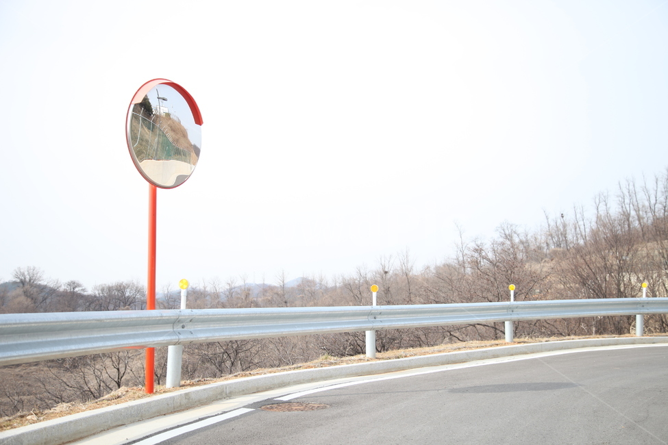 배경,거울,도시,거리,도로,빛,그림자,대비,교통,교통수단,traffic,transportation