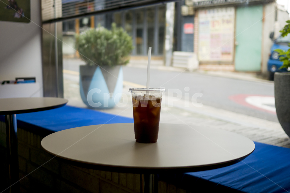 커피,아이스커피,아메리카노,카페,인테리어,ice,coffee,americano,cafe,시원한,갈증,테이크아웃,컵,빨대,얼음,여름,커피,카페,coffee,cafe