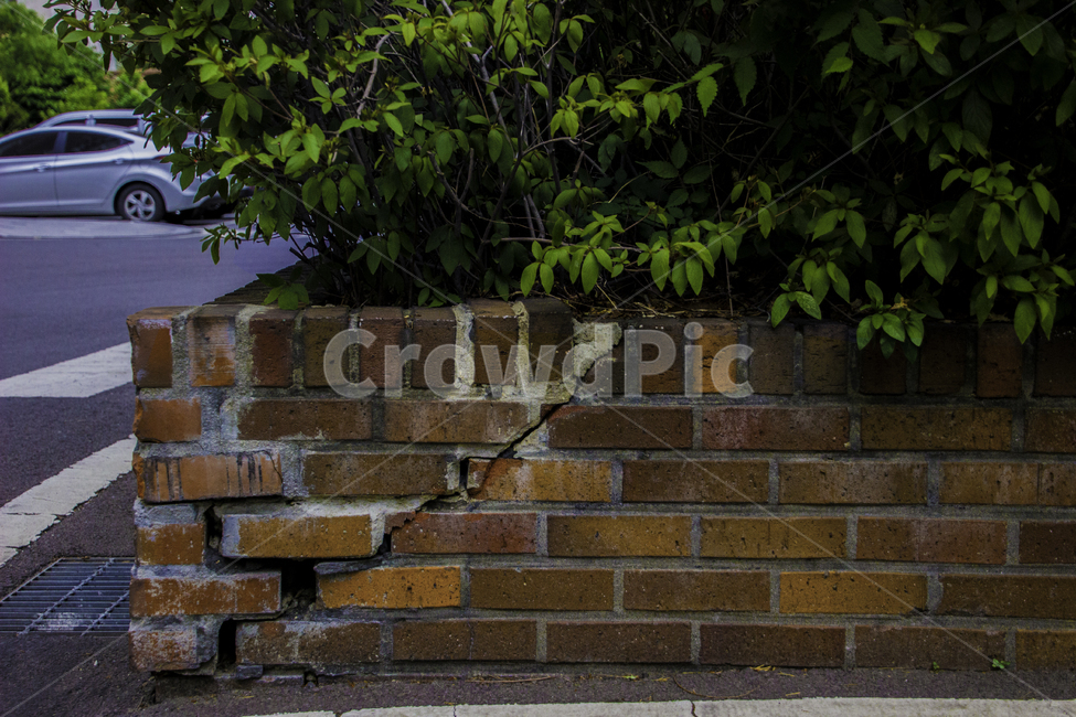 offshoot,split,slip,Distortion,brick