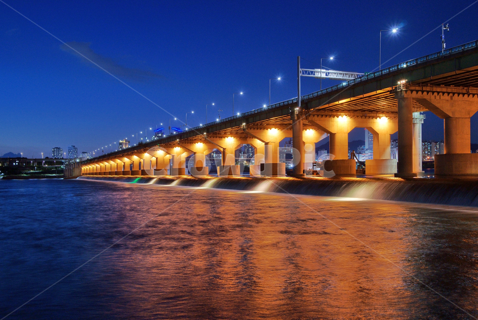 night view,Han River Bridge,pier,Jamsil Water Gate,Jamsil Bridge,light,underwater beam,water gate,Han River