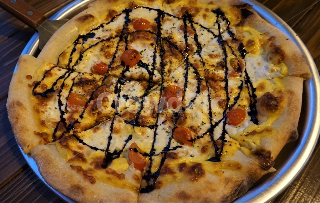 화덕,마르게띠피자,화덕피자,피자,피자치즈,pizza,콤비네이션피자,레스토랑,식재료,요리,food,cook,meal,dishes,빵,bread,양식,서양음식,서양요리,도우,피자도우,westernfood,westerndishes,치즈,토마토,방울토마토,소스,발사믹소스,토마토피자,맛있다,야식,음식,음식,식재료,요리,food,cook,meal,dishes,food reserves,양식,서양음식,서양요리,western food,western dishes,western meal,western cook