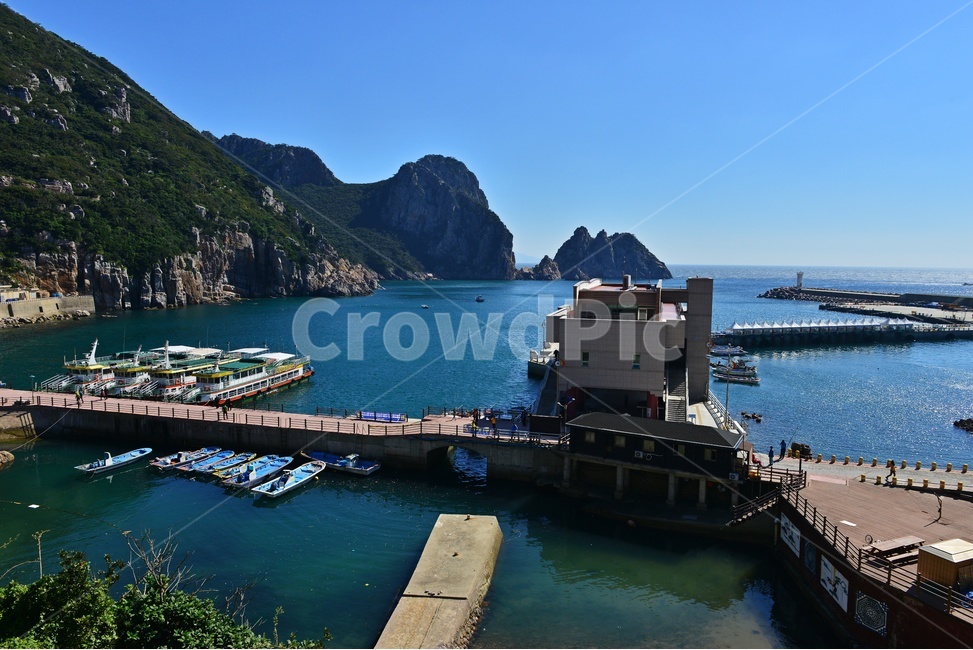 dock,독,낭떠러지,cliff,nature,자연,outdoors,옥외,water,물,shoreline,해안선,sea,바다,ocean,대양,coast,연안,promontory,신안,홍도,홍도항,다도해해상국립공원,자연,풍경,nature,landscape