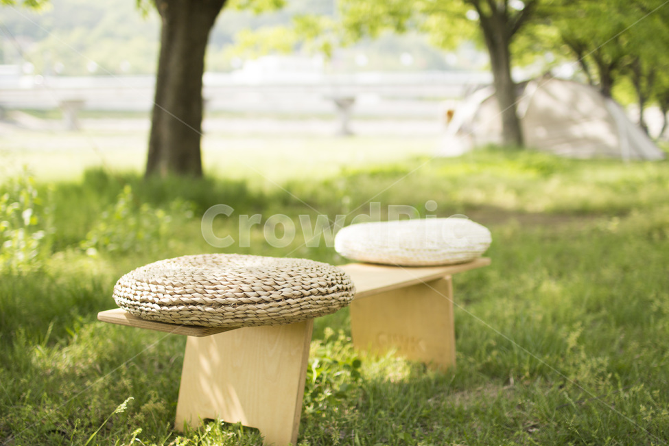 소품,라탄,라탄방석,감성소품,나무의자,휴식,잔디밭,자연,rattan,휴식,힐링,rest,relaxation,healing