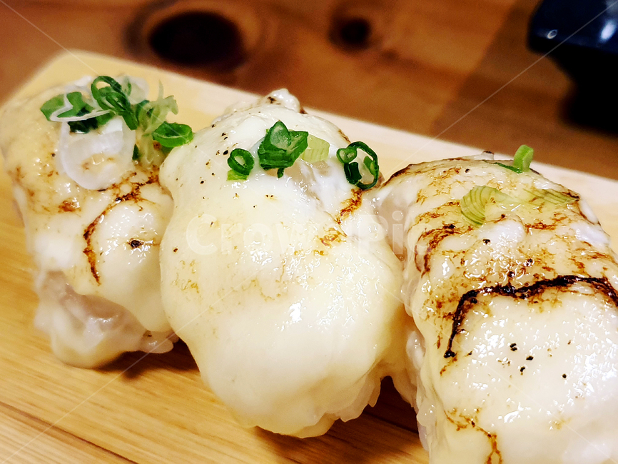스시,shushi,초밥,꼬릿살,꼬릿살초밥,갈릭소스,흰색,food,eat,음식,외식