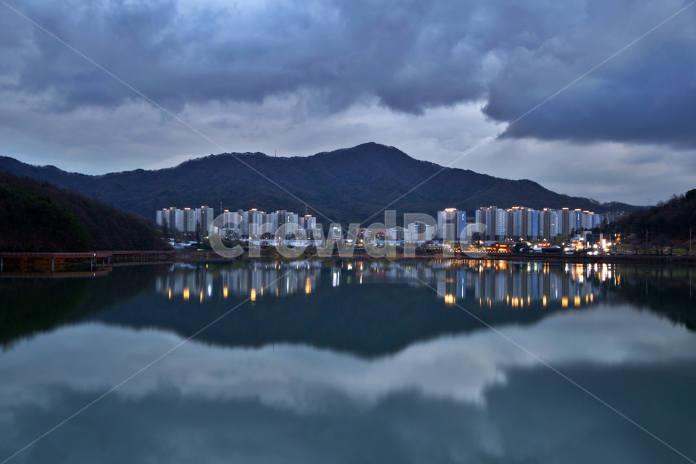 백운호수,탐방로,호수,야경,구름,조명,반영,백운산,아파트,야경,밤,풍경,nightscape,night,landscape,도시,city,한국도시풍경,한국도시경관,korea cityscape,nature,자연,outdoors,옥외,water,물,weather,날씨