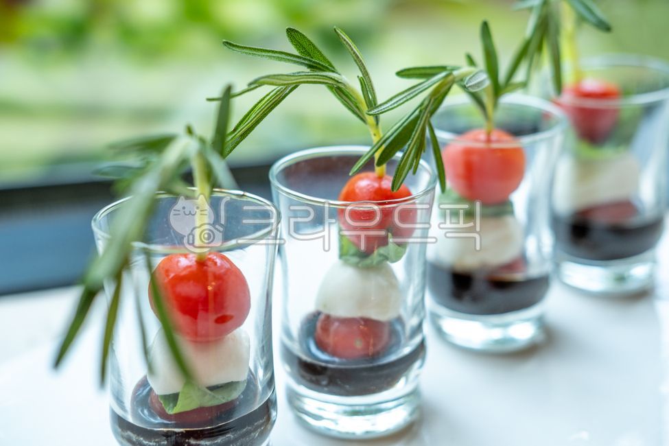 salad,Cooking,Mozzarella,Rosemary,tomato,party food,party