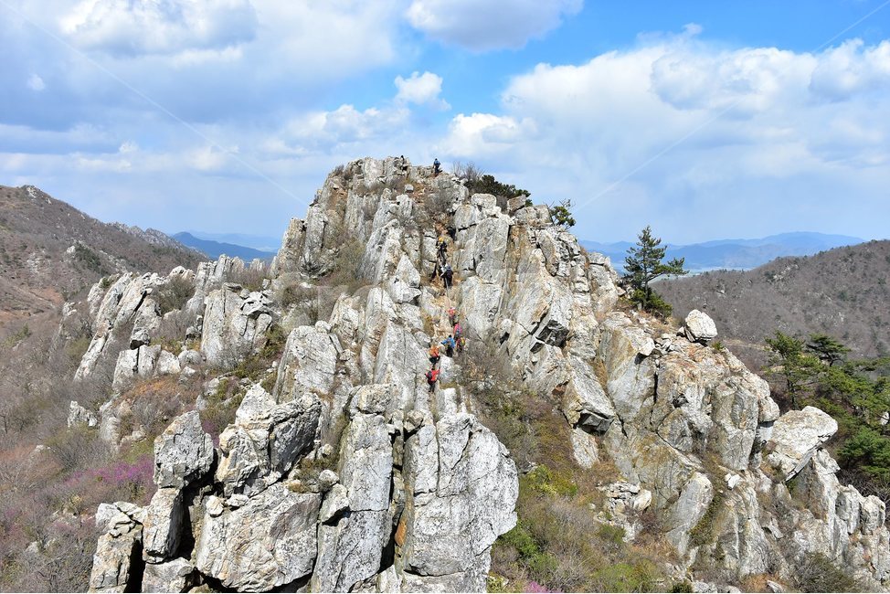 주작산,덕룡산,종주,진달래,풍경,기암,바위,비경,봄풍경,진달래꽃,강진,명산,산행,등산,마운틴,힐링,mountain,landscape,자연,natural,자연,풍경,nature,landscape,한국자연풍경,한국자연경관,korea nature landscape,outdoors,옥외,cliff,낭떠러지