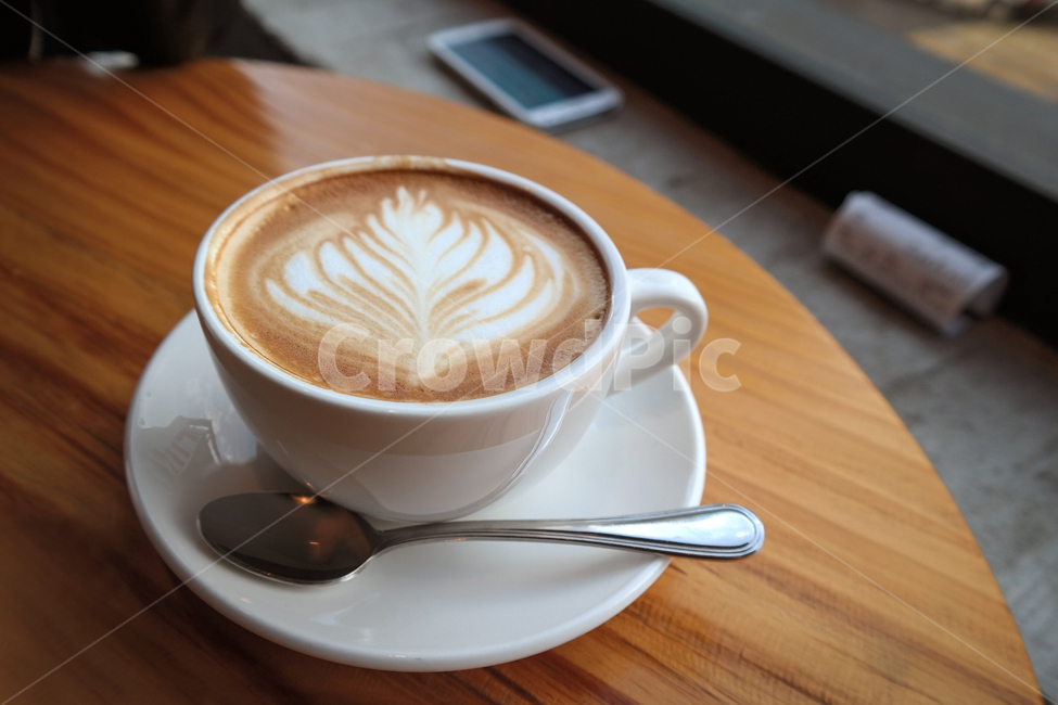 라떼,우유거품,찻잔,커피잔,카페,카페테이블,도기류,받침접시,coffeecup,beverage,컵,cup,drink,마실것,latte,saucer,커피컵,커피,coffee,cafe,커피숍,라떼아트,마실것,음료,커피,카페,coffee,cafe