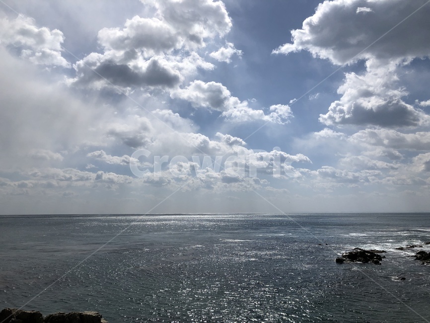 바다,동해,바위,구름,햇살,자연,풍경,nature,landscape,weather,날씨,outdoors,옥외,cumulus,적운,cloud,sky,하늘