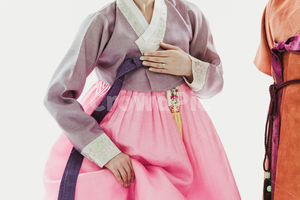 한복,폐백,전통,의상,결혼,한국전통,한국문화,korean traditional,korean culture,한복,한국전통의상,hanbok,korean traditional clothes,사람,인물,인간,human,person,여성,여자,woman,female,lady,결혼,혼례,웨딩,wedding,marriage,marry,기념일,축하,anniversary,congratulation,celebrate,celebration,감성,sensible,feeling,색깔,색상,색채,색감,color sense,color sensitivity,feeling of color