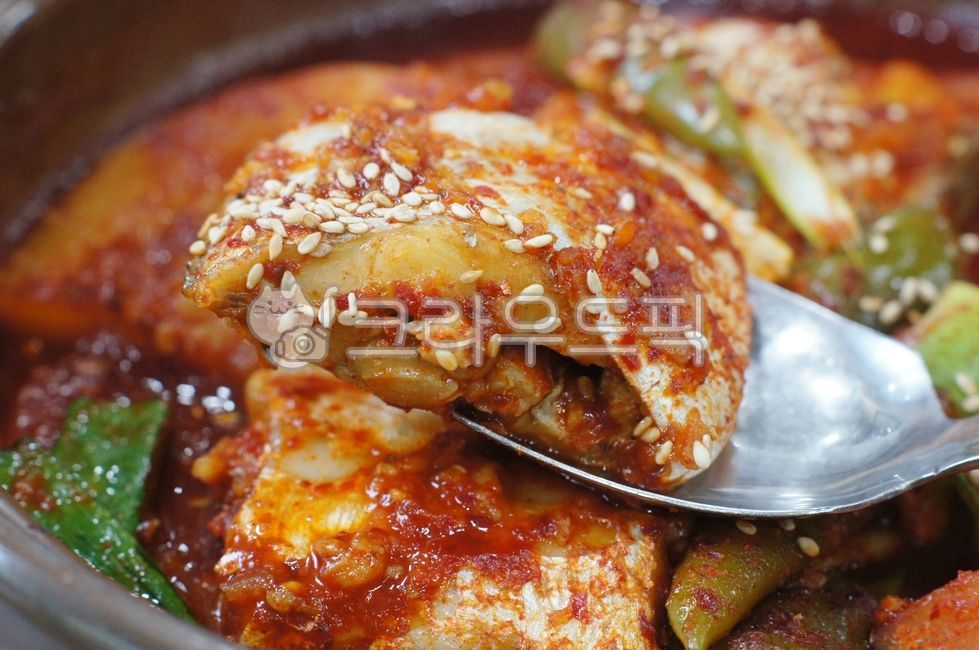 ,stewedjejubeltfish,plating,Braised cutlassfish,local food,fishdishes,Jeju local food,jejulocalfood,fishcuisin,galchijorim,Korean food,kfood,cooking,foodpresentation,seafood,food,braisedcutlassfish,fish dishes,Jeju braised cutlassfish,fish,Plating,localfo