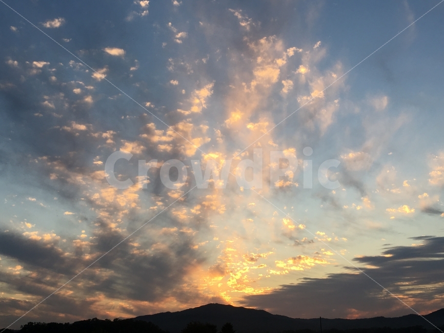 노을,하늘,일몰,구름,산,풍경,시골,자연,풍경,nature,landscape,outdoors,옥외,sky,cloud,cumulus,적운,weather,날씨