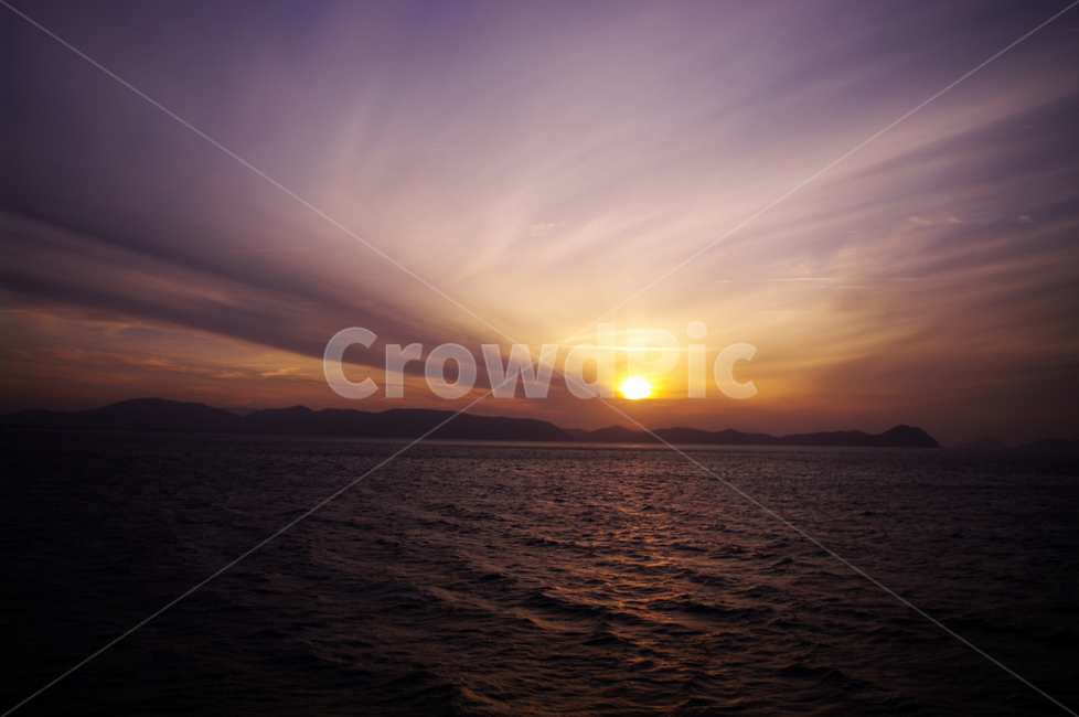 일출,sunrise,바다,풍경,섬,노을,하늘,구름,color,자연,풍경,nature,landscape,outdoors,옥외,sunlight,햇빛,dusk,황혼,sunset,일몰,dawn,새벽,sky,red sky,붉은 하늘