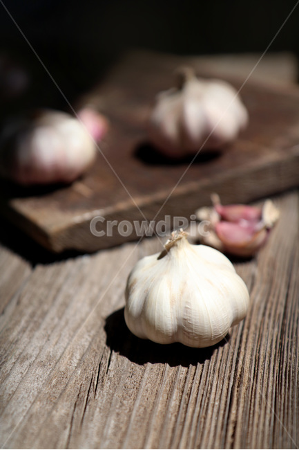 사진,마늘,야채,채소,햇마늘,나무,원목,질감,재질,빈티지,육쪽마늘,깐마늘,패브릭,갈릭,통마늘,재료,식자재,텍스처,garlic,wholegarlic,vegetable,food,wood,texture,음식,식재료,요리,food,cook,meal,dishes,food reserves,채소,야채,vegetables
