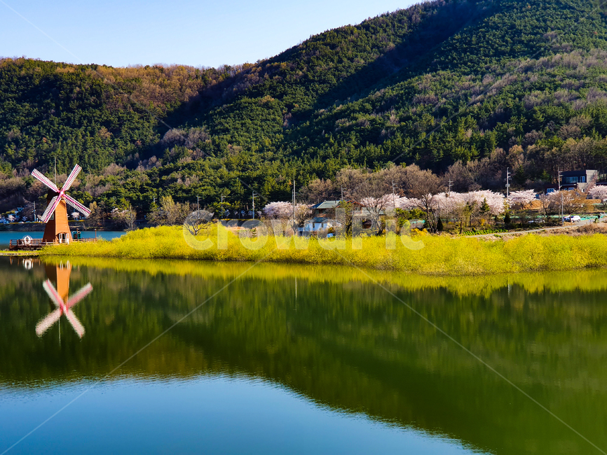 풍차,호수,산,나무,벚꽃,반영,풍경,감성사진,사진,감성,자연,봄,계절,spring,season,자연,풍경,nature,landscape,outdoors,옥외,water,물,lake