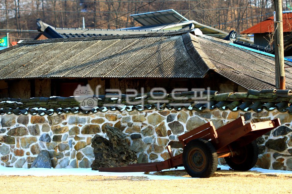 기와담장,시골,전통집,시골집,민속,koreanculture,한국문화,구르마,구루마,나무수레,지붕